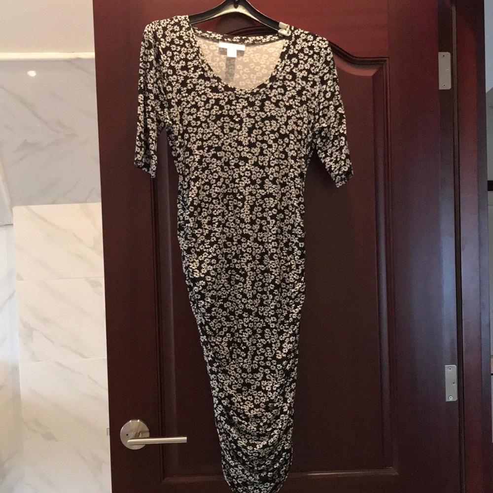 Gorgeous 3/4 sleeve maternity dress